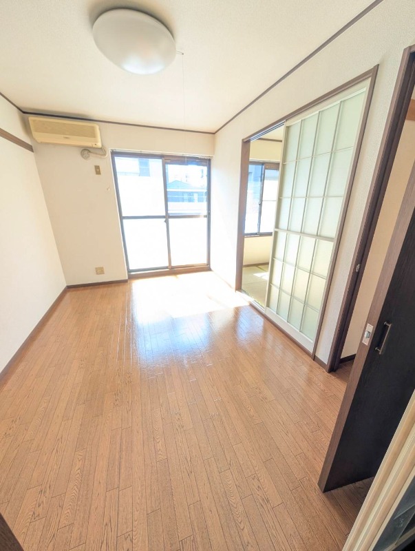 居室・リビング　別号室の写真です