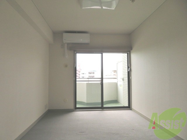 居室・リビング　白基調のお部屋は、部屋が明るく広く感じますね。