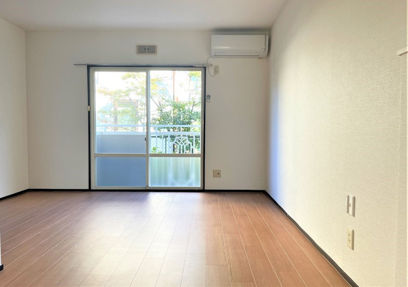 居室・リビング　広々10.5帖のワンルーム。