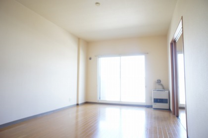 居室・リビング　こちらの居間で趣味の時間をお楽しみください