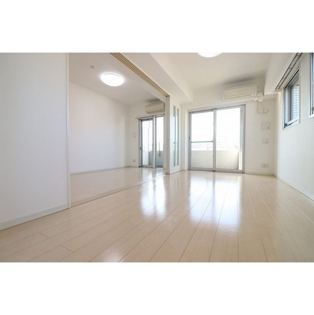 居室・リビング　※別部屋の参考写真です。