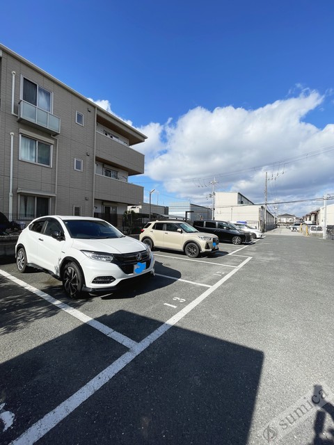 駐車場　広々とした敷地内駐車場も完備