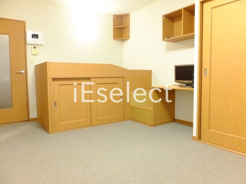 居室・リビング　1階はフローリング、2階はじゅうたん張りです