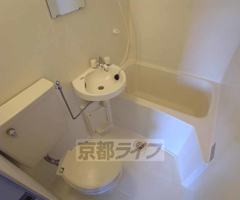 バス・シャワールーム　広めの明るい清潔なＵＢです。