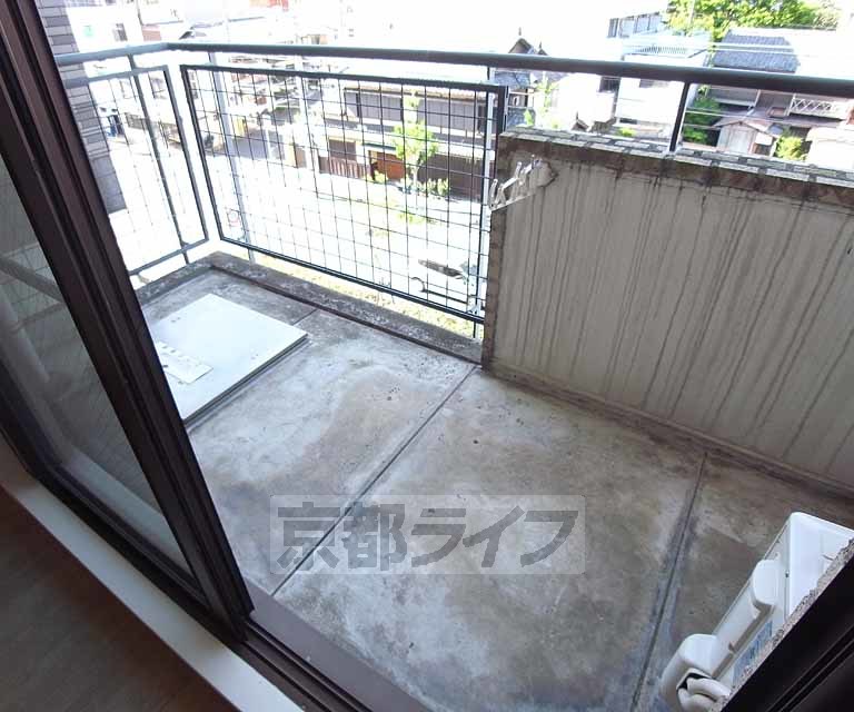 バルコニー　広いバルコニーなので黄昏ちゃいそうですね