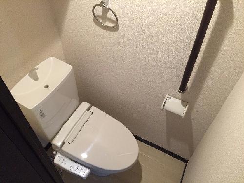 トイレ　温水洗浄便座