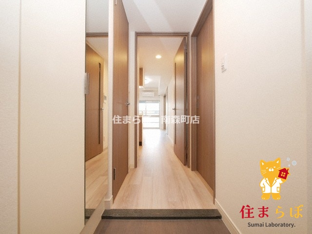 玄関　「気になったら、LINEで気軽に相談できますよ。」