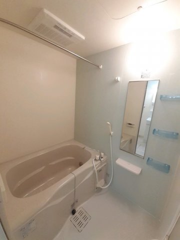 バス・シャワールーム　コンパクトで使いやすいお風呂です
