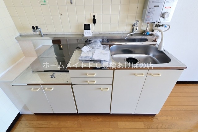 キッチン　同型別部屋写真（反転）