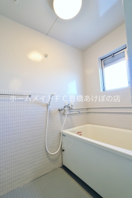 バス・シャワールーム　同型別部屋写真（反転）