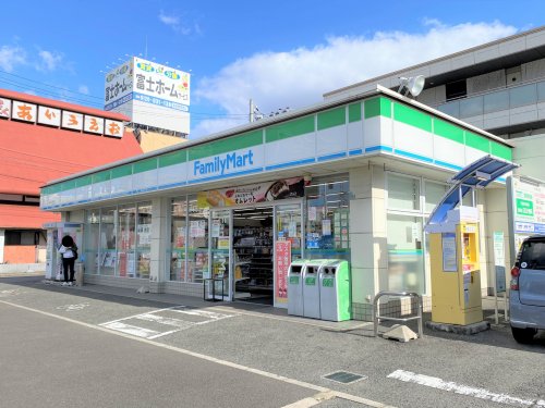 コンビニ　ファミリーマート 浜寺石津町店（コンビニ）まで186m