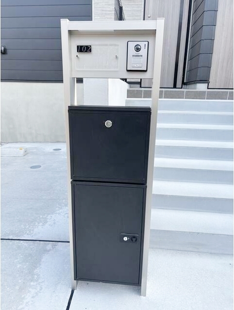 その他共有部分　外出の多い方でも安心の宅配ボックス付き♪