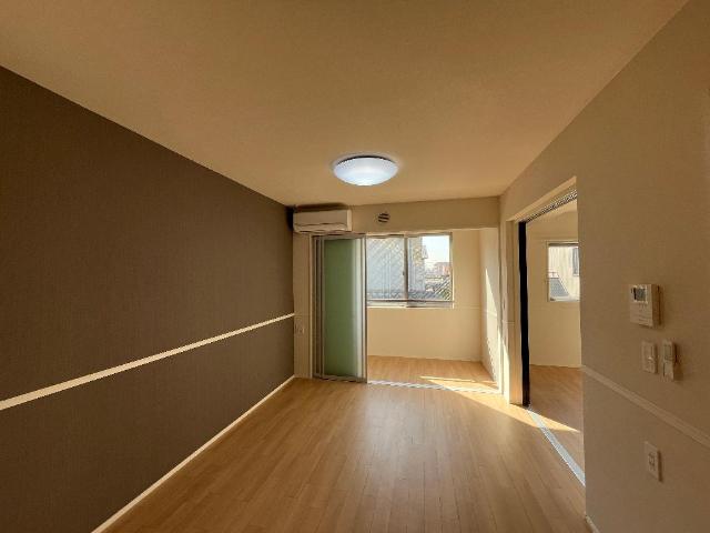 居室・リビング　室内