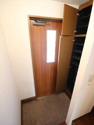 玄関　玄関　大型シューズボックス完備