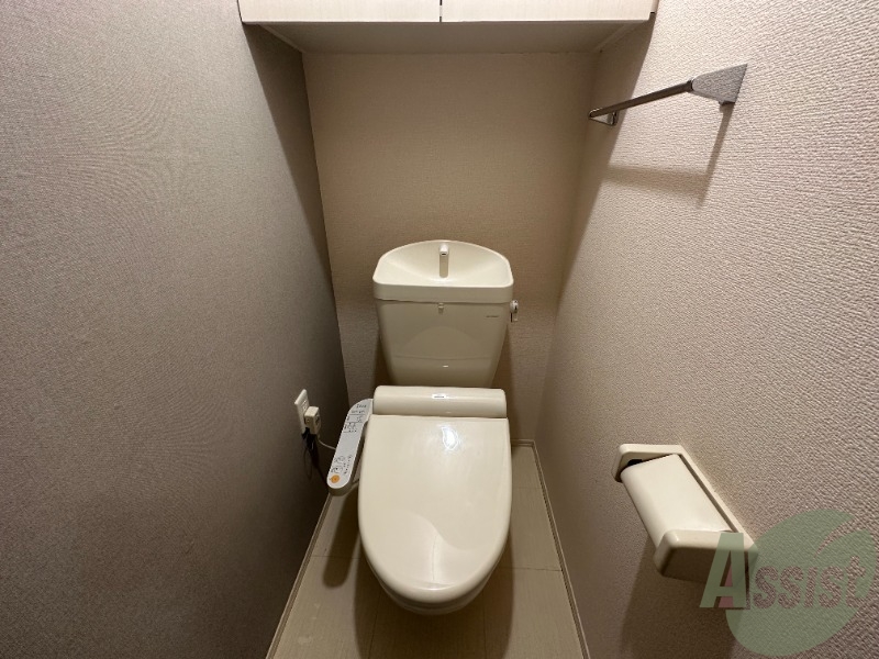 トイレ　温水洗浄便座付きのトイレは、使用しやすくうれしいですね。