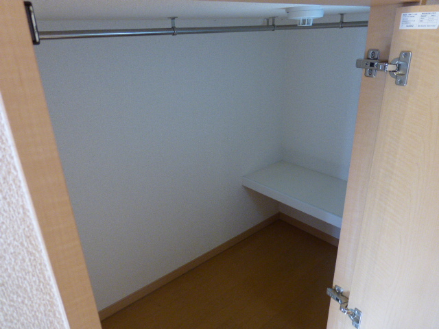 収納　ハイベットの下が収納（クローゼット）の設計