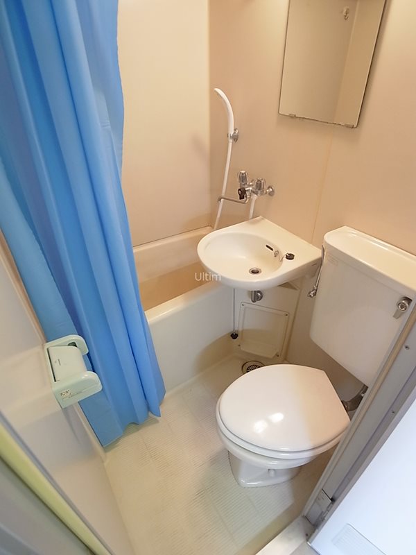 トイレ　違うお部屋の写真です。ご参考までに