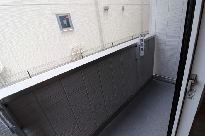 バルコニー　開放的で明るい空間を演出してくれるバルコニーです