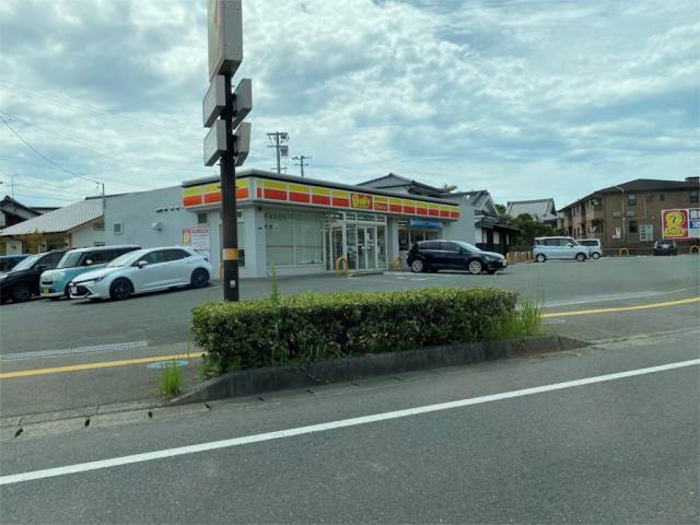コンビニ　デイリーヤマザキ 福津宮司店（コンビニ）まで583m
