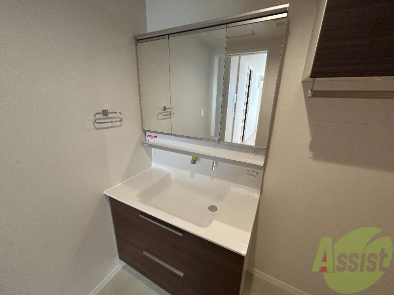 洗面設備　独立洗面台も大きなサイズのものが脱衣所に完備しています。