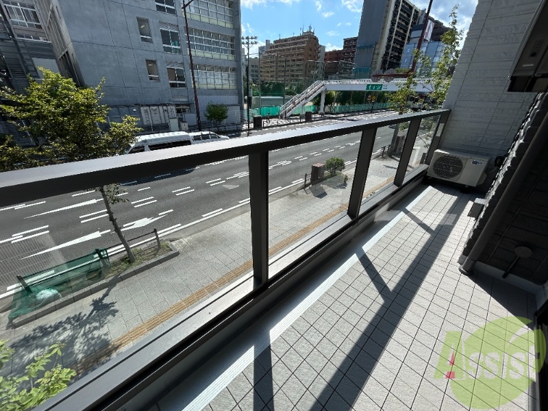 バルコニー　広々としたベランダもございます。雨戸も付いております。