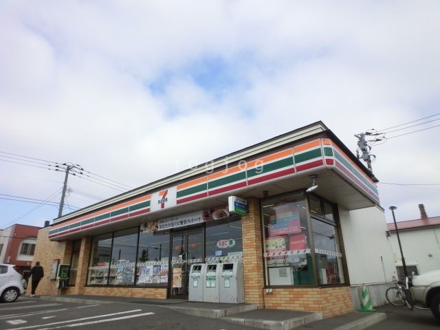 コンビニ　セブンイレブン石狩花川南7条店（コンビニ）まで560m