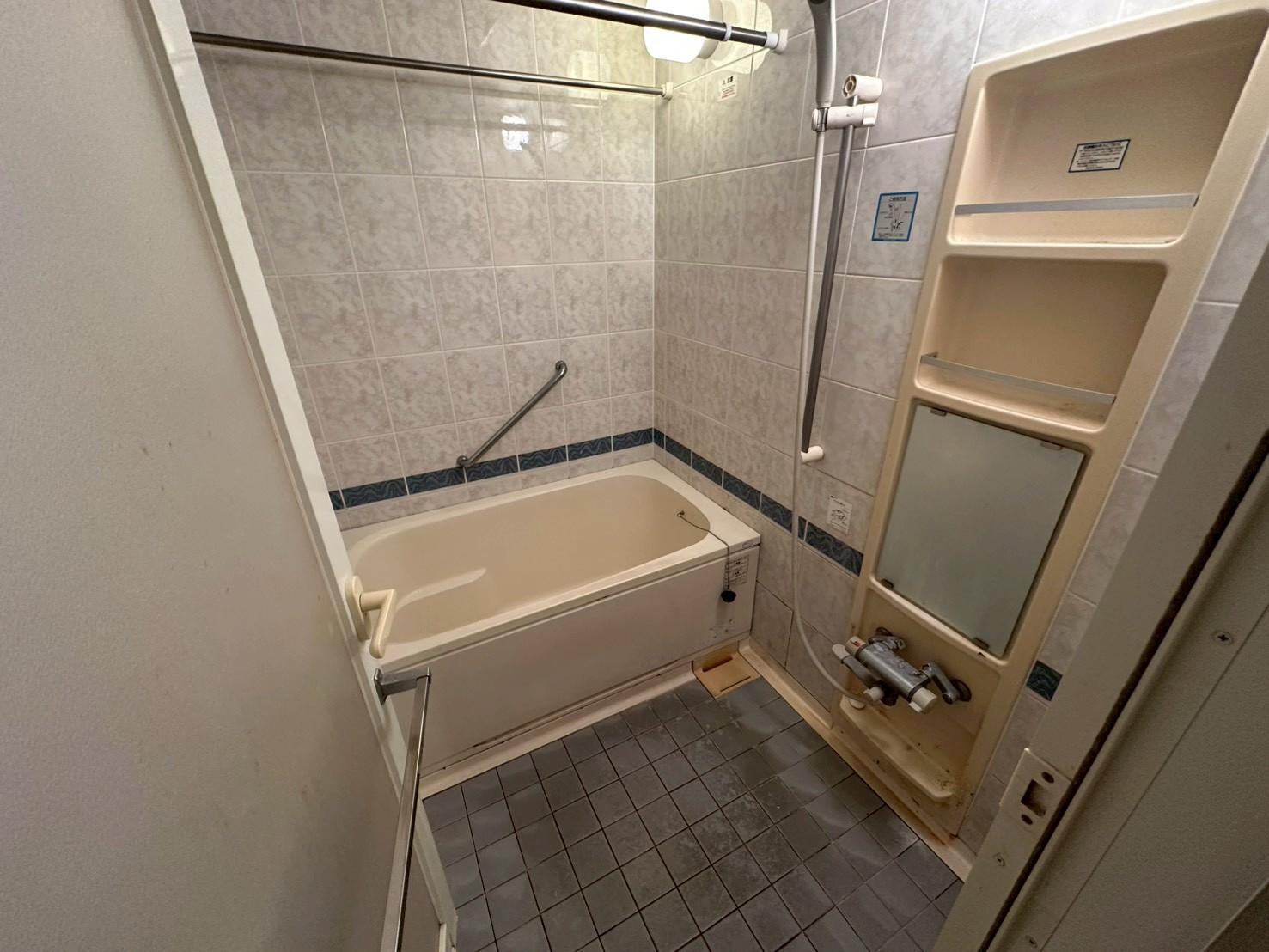 バス・シャワールーム　浴室乾燥機、追い焚き付きのお風呂です