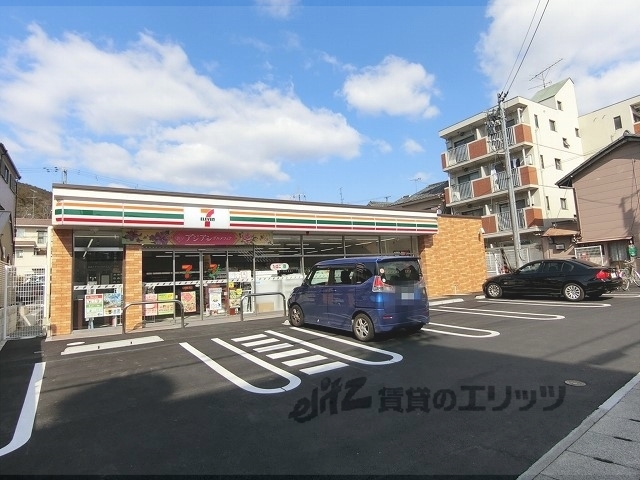 コンビニ　セブンイレブン山科御陵鳥ノ向町（コンビニ）まで240m