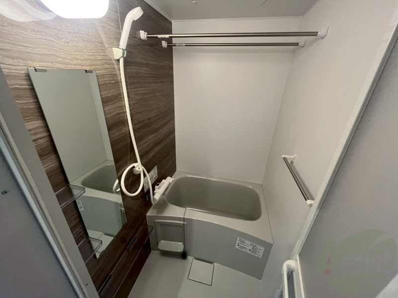 バス・シャワールーム　お風呂になります。一日の疲れを癒してくださいね。