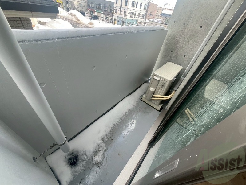 バルコニー　バルコニーです。洗濯物を干すもよし、一息つくもよしですね。