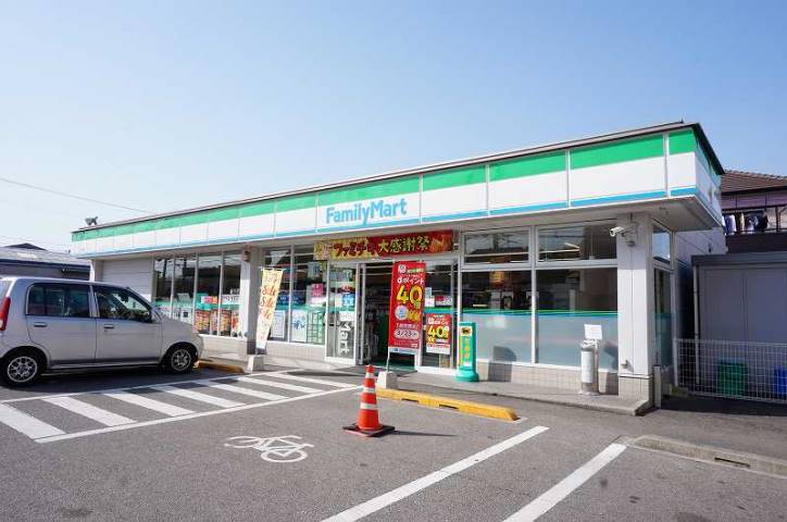 コンビニ　ファミリーマート（コンビニ）まで1062m