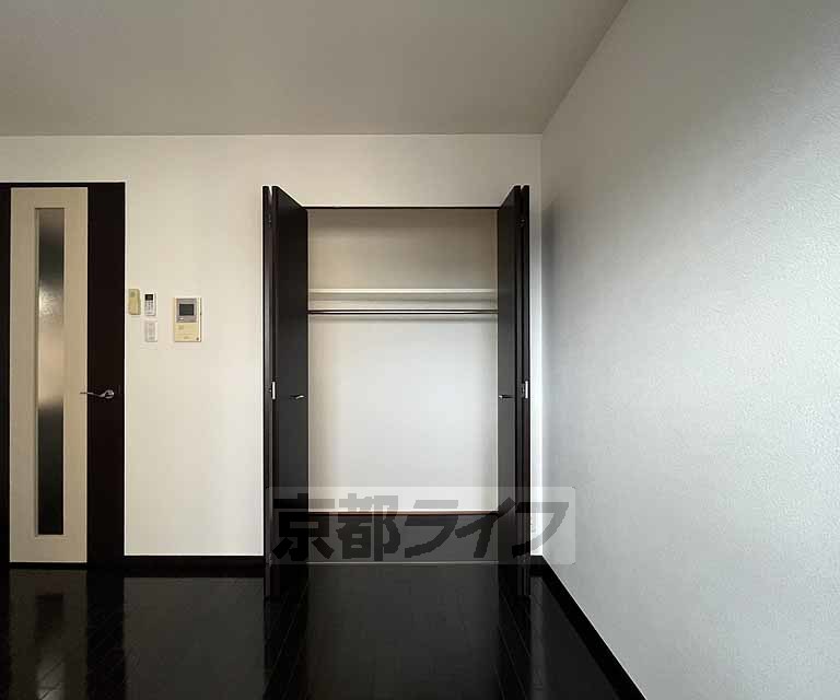 収納　十分な収納力を確保したクローゼットです。