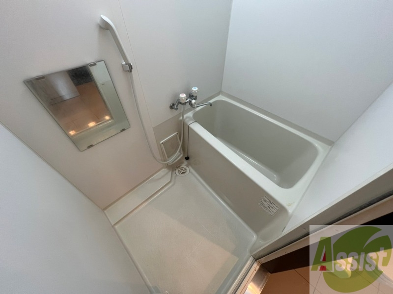 バス・シャワールーム　お風呂になります。一日の疲れを癒してくださいね。