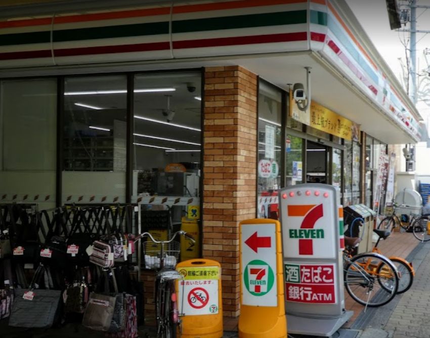 コンビニ　セブンイレブン 大阪三泉市場通店（コンビニ）まで250m