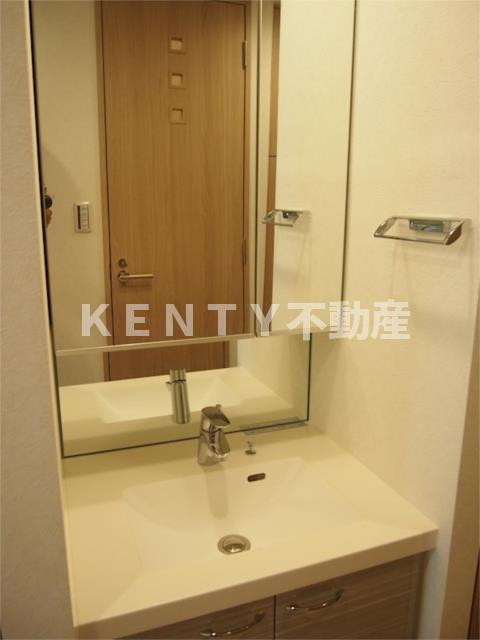 洗面設備　スペースが確保できる洗面所です