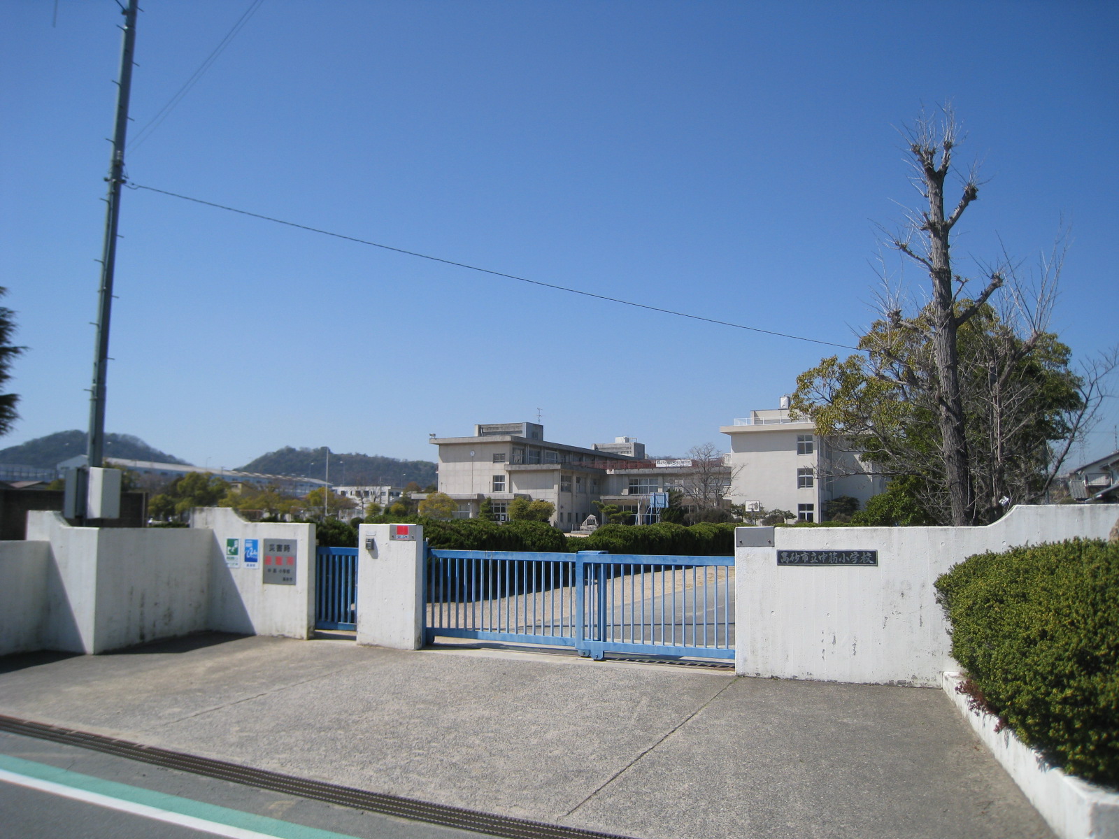 小学校　中筋小学校（小学校）まで683m