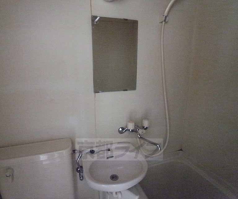 洗面設備　ユニットバス内の洗面台です。