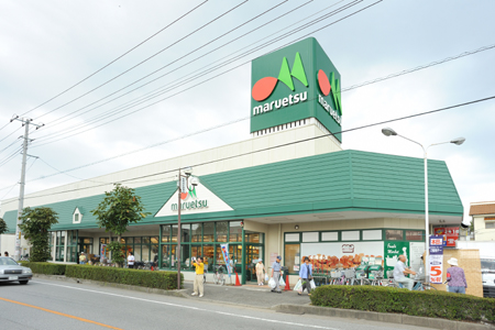 スーパー　マルエツ草加稲荷店（スーパー）まで940m