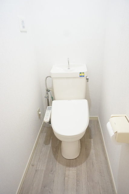 トイレ　温水洗浄便座のトイレ※同タイプ参考写真