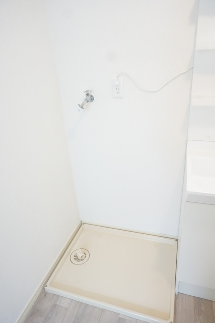 洗面設備　洗面室にある洗濯機置き場※同タイプ参考写真