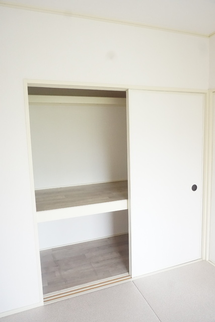 収納　南東向き和室の押入※同タイプ参考写真れ