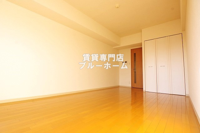 居室・リビング　10.4帖の広々とした洋室！