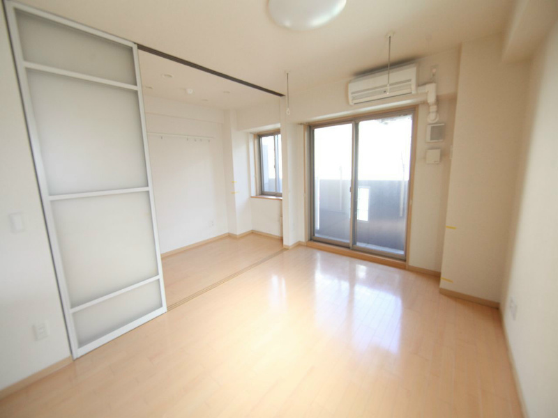 居室・リビング　ＬＤＫ12帖　洋室3.1帖　バルコニー