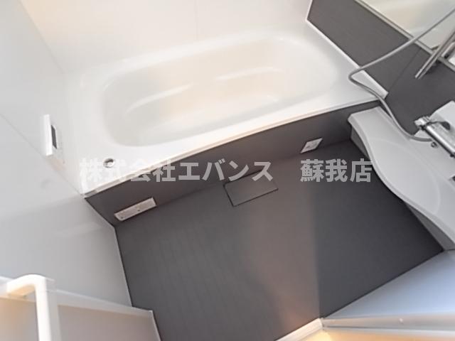 バス・シャワールーム　落ち着いた空間のお風呂です