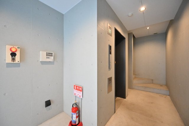 エントランス　建物の内部です