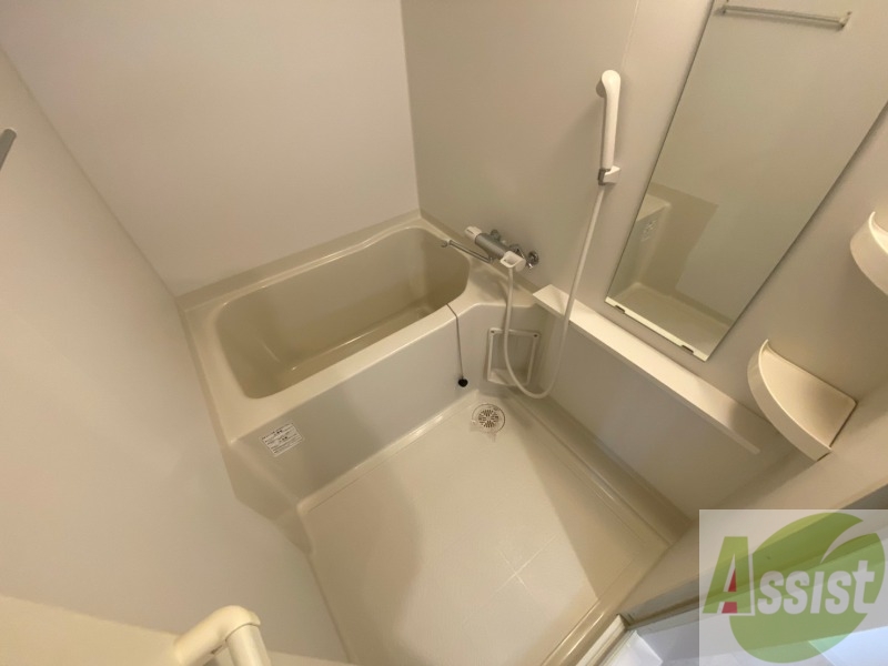 バス・シャワールーム　お風呂になります。一日の疲れを癒してくださいね。