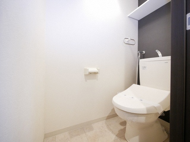 トイレ　快適なウォシュレット付きです♪