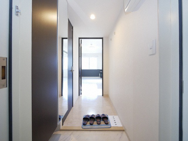 玄関　圧迫感のない玄関スペースです♪