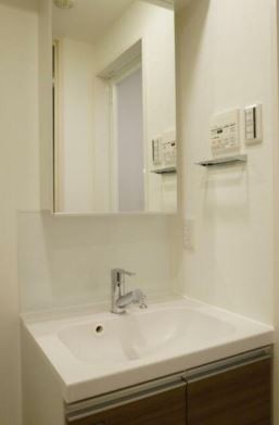 洗面設備　※同仕様写真含む