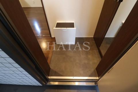 玄関　同物件別部屋です。